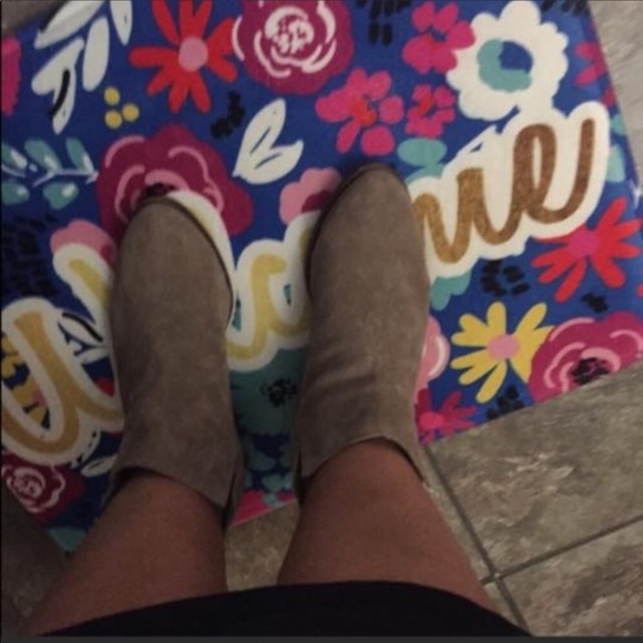 Lucky Brand Tan Booties - Picture 1 of 5